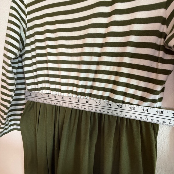 Chic Forest Stripes & Olive Sway – Vidarton XL Midi Dress w/ Pockets 🌿Preloved - Picture 10 of 12